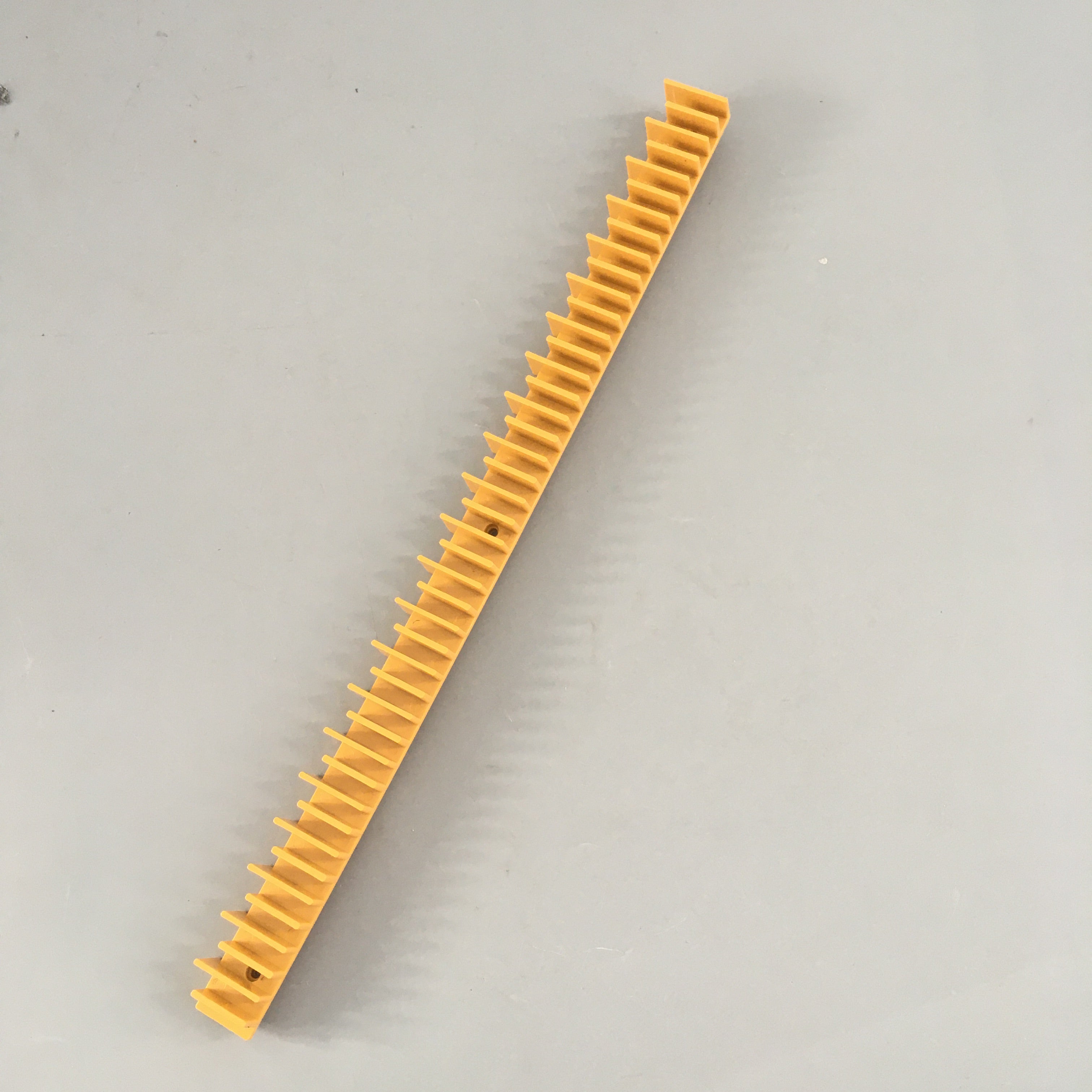 10pcs YS004B278 Escalator Demarcation Plastic Yellow 400*29*18mm 44 Teeth Escalator Spare Parts