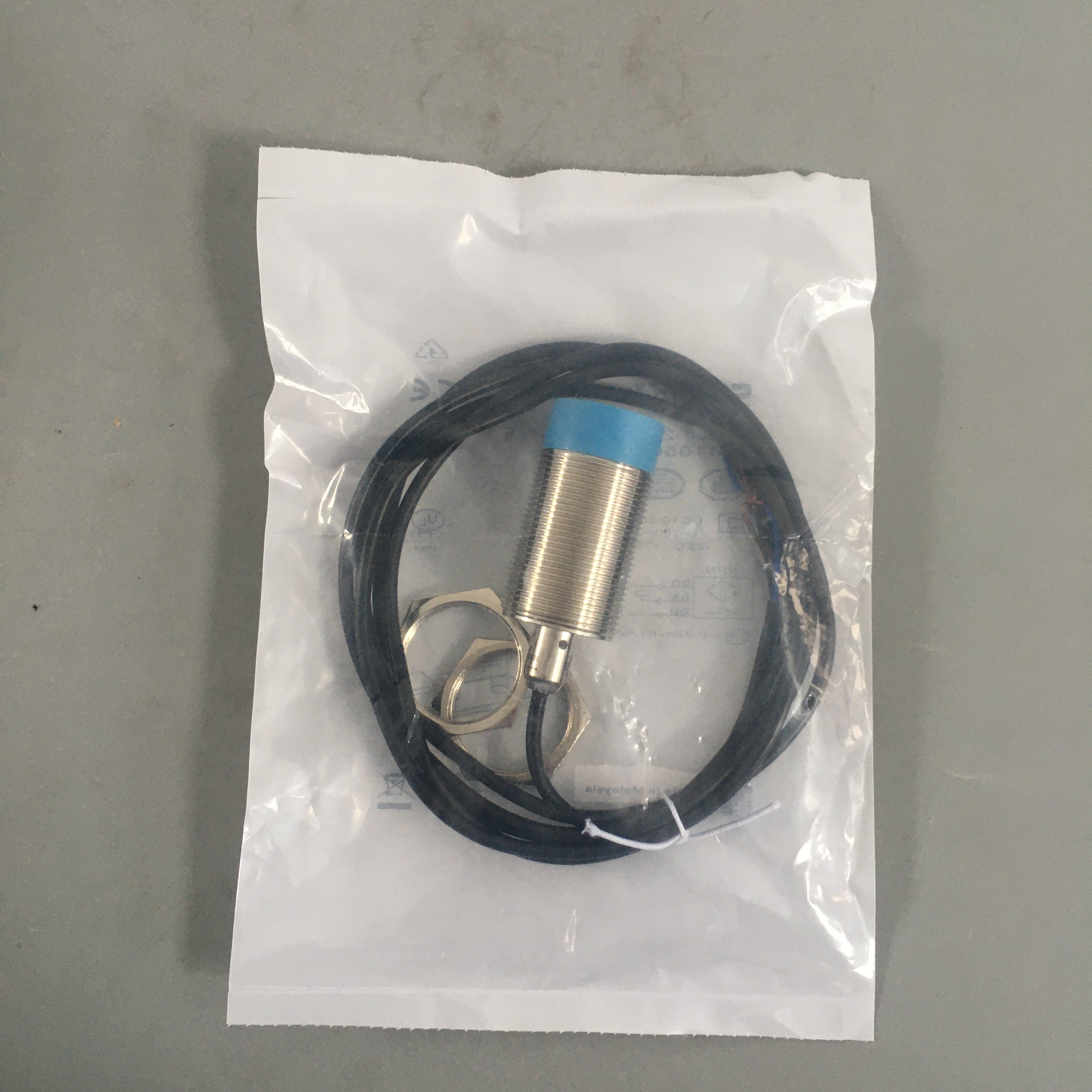 IME30-20NNSZW2S Escalator Sensor DC 10-30V Photoelectric Switch Escalator Spare Parts